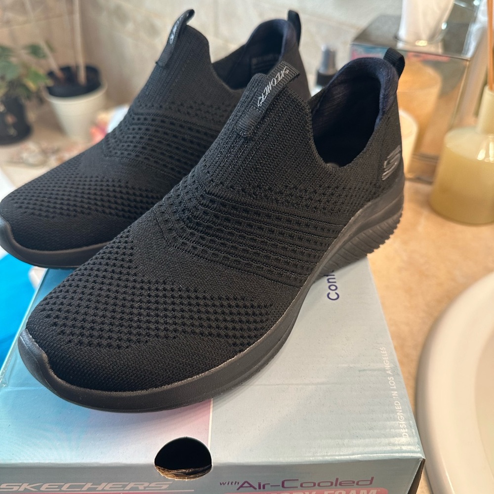 Skechers black memory foam slip on shoes size 6.5